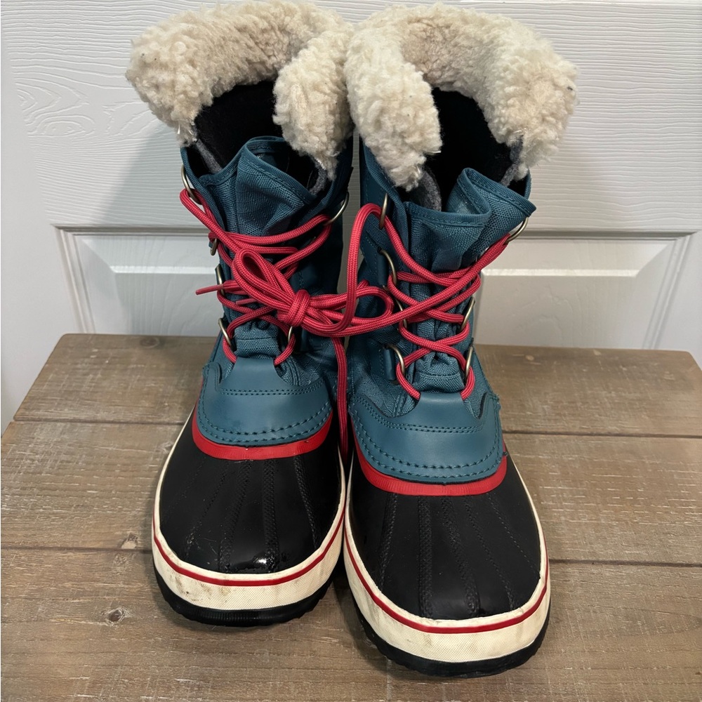 Sorel women’s Snow Boots in Blue and Black with Red Laces